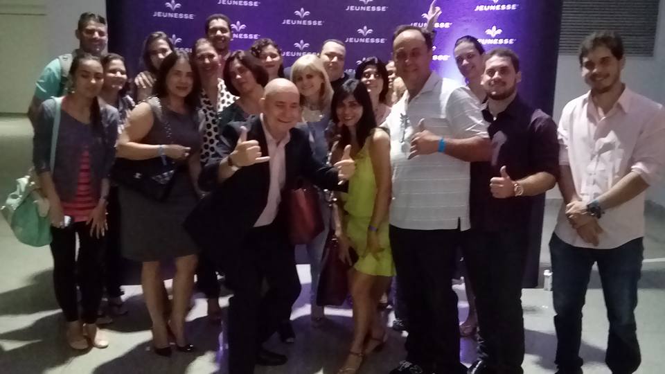 Edvaldo Medeiros com equipe de líderes em evento de alinhamento de metas
