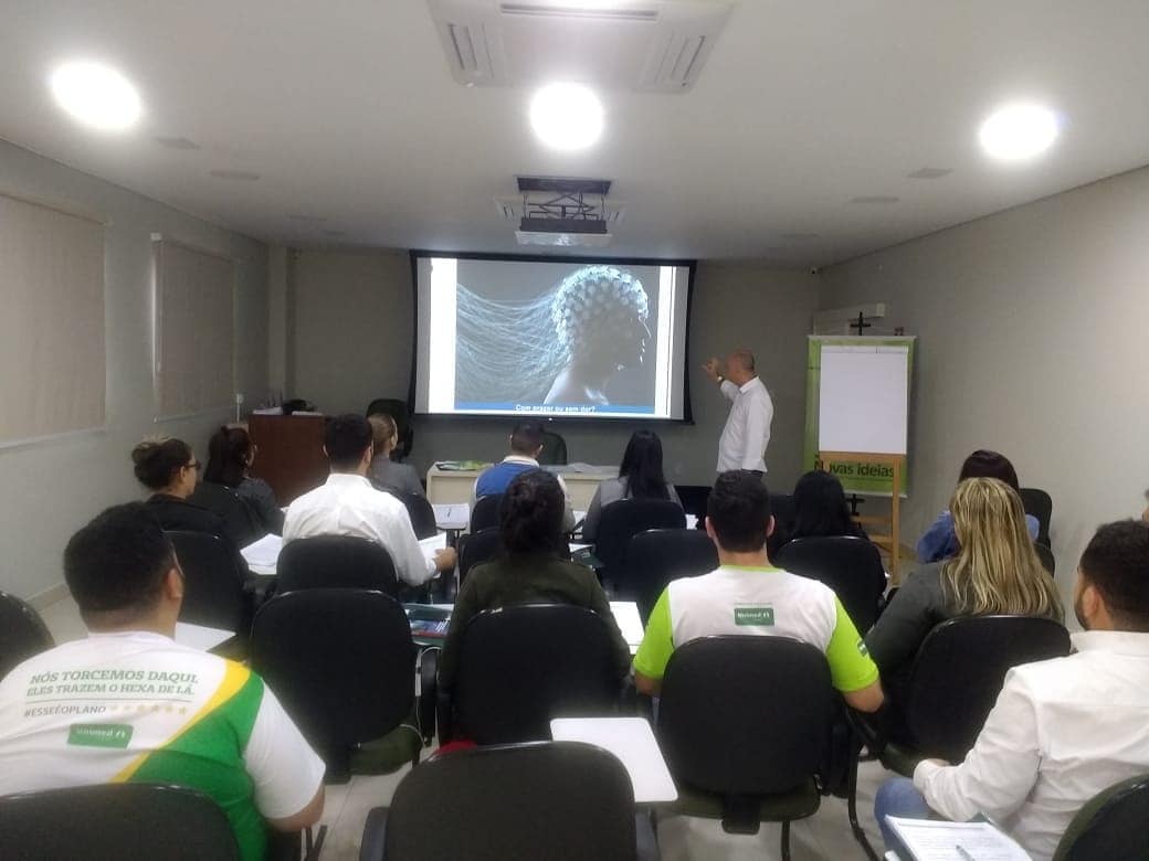Edvaldo Medeiros ministrando treinamento presencial na Unimed em Catalão GO